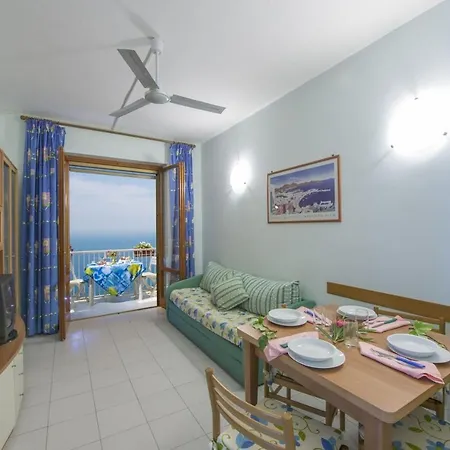 Sleeps 4 Wifi Apartment